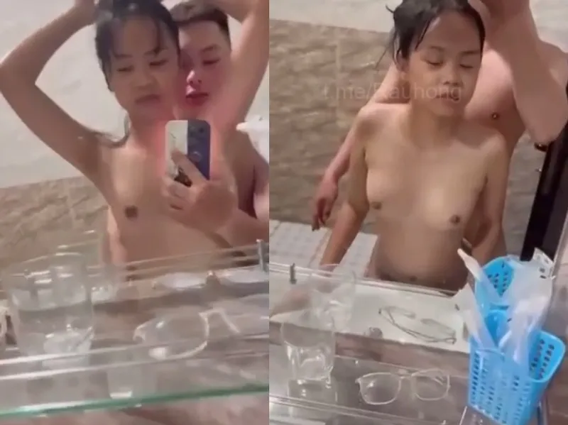 Nhỏ nhắn em cùng thằng bồ nắc trước gương quay kỉ niệm